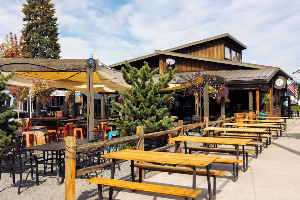 Head to Midtown Yacht Club for food and bevs