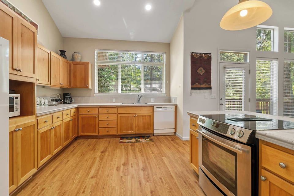 Fully furnished and equipped kitchen