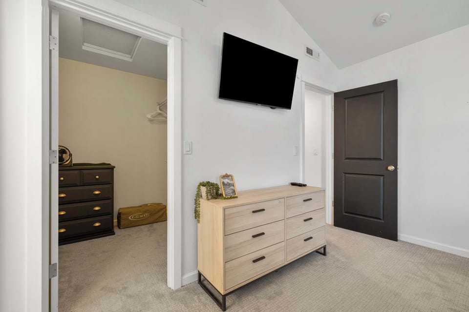 Keep clothes & bags neatly organized in the master walk-in closet