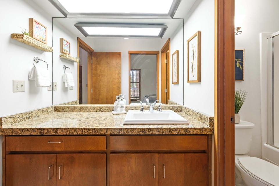 Bathroom with shower/tub combo
