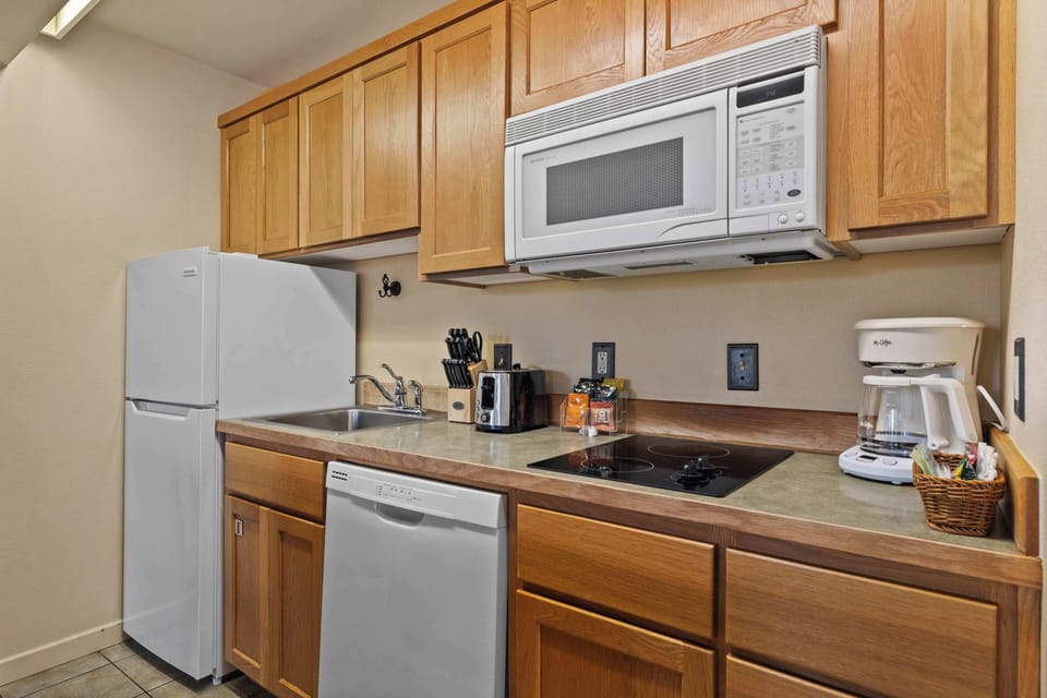 The cozy kitchen offers ample space & all the comforts of home