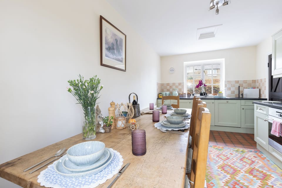 Cottage | In-room dining