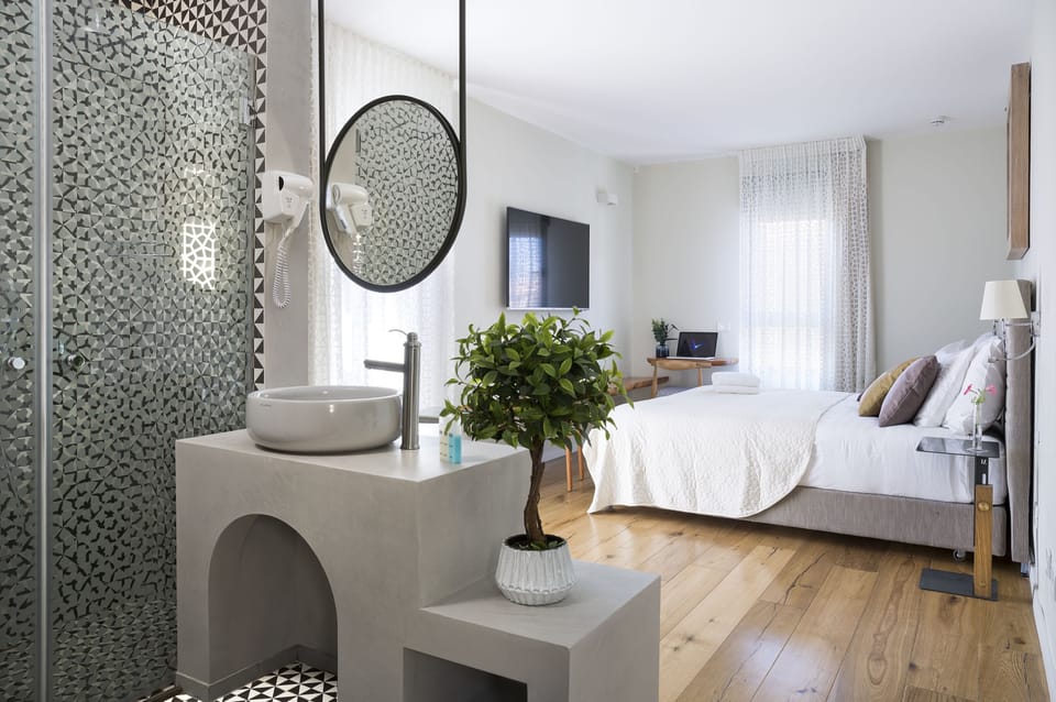 Superior Double or Twin Room, Balcony, City View | Hypo-allergenic bedding, minibar, in-room safe, soundproofing