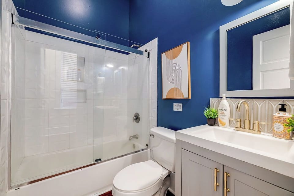Full Bathroom
