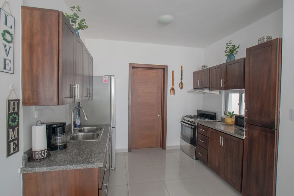 Full kitchen
