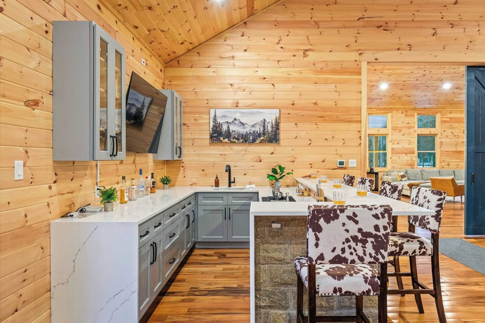 House (5 Bedrooms) | Interior
