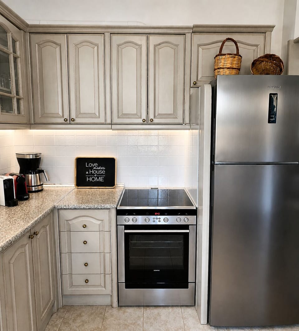 Comfort Villa, Balcony, Sea View | Private kitchen | Full-size fridge, microwave, oven, stovetop
