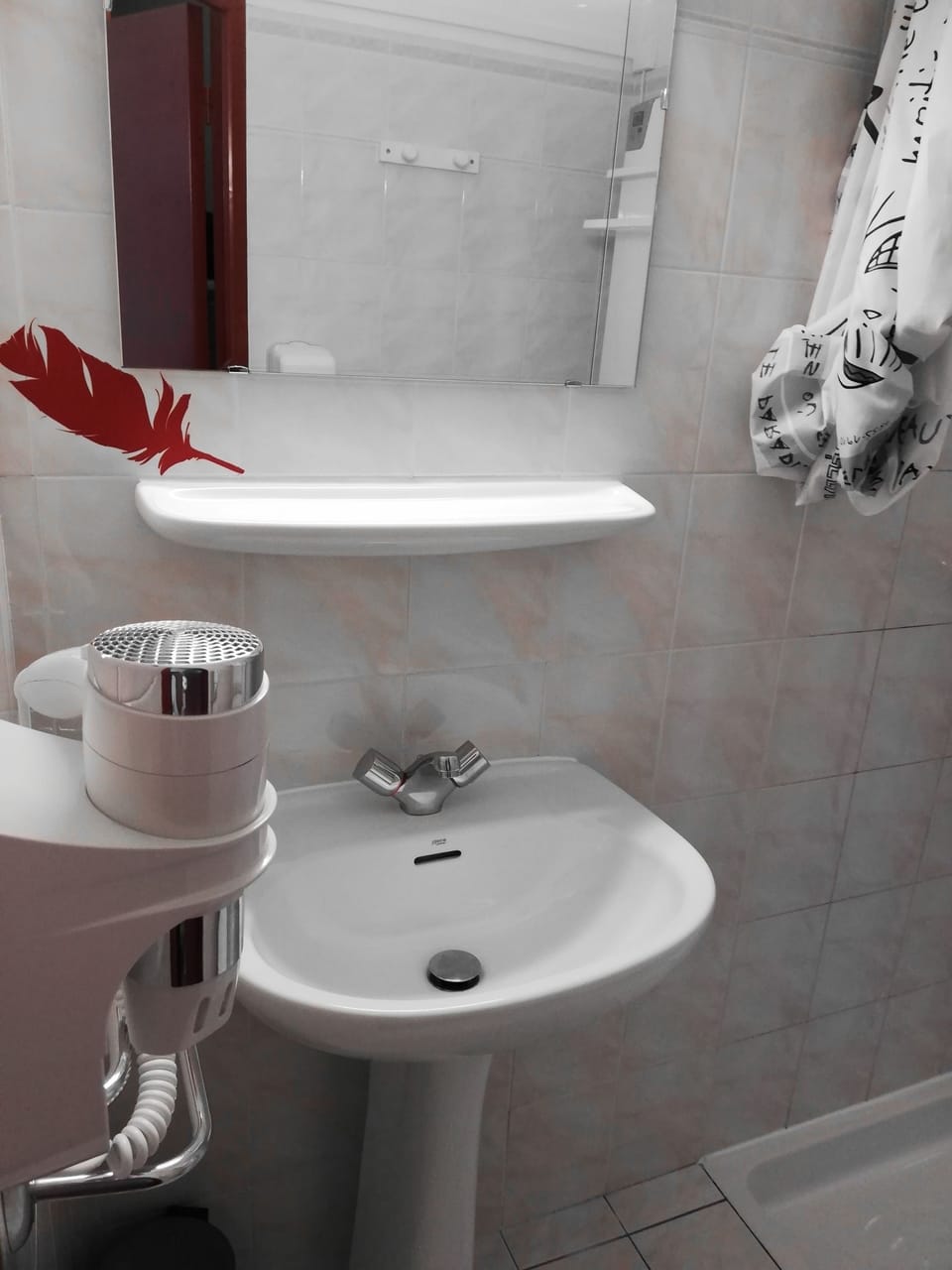 Double or Twin Room, Private Bathroom, Mountain View (hôtel 2 étoiles) | Bathroom
