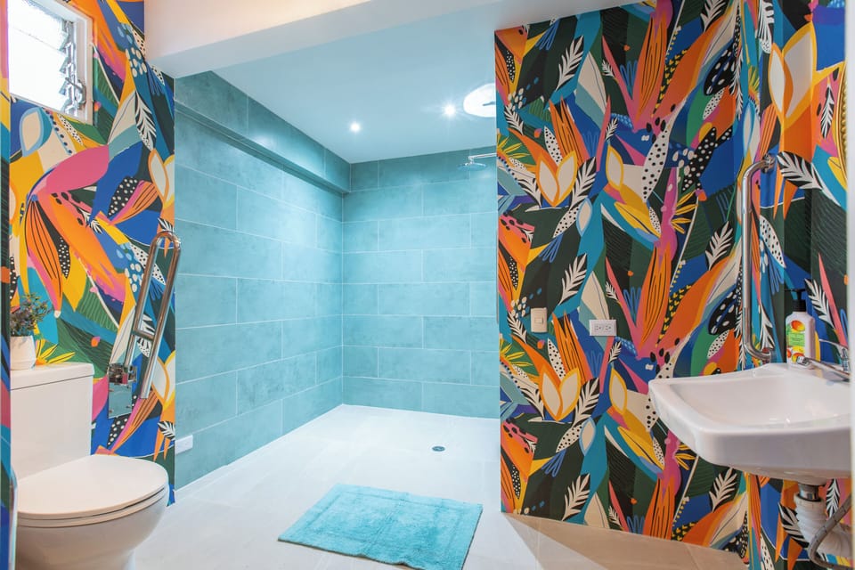 Junior Double Room Single Use, Garden View | Bathroom | Towels, soap, shampoo, toilet paper