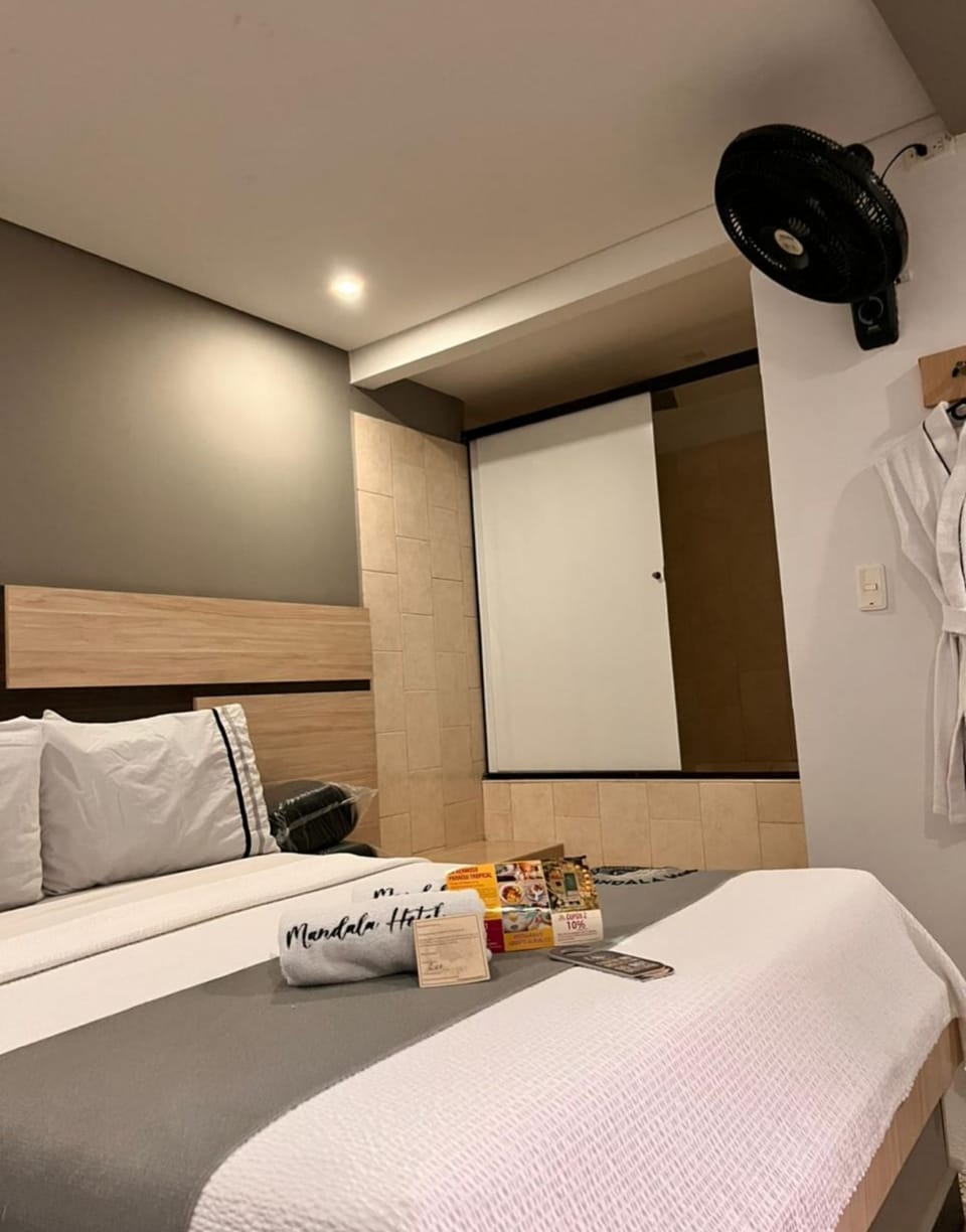 Standard Suite | Down comforters, desk, iron/ironing board, free WiFi