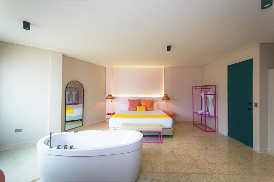 Deluxe Suite | Private spa tub