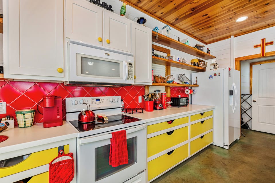 The kitchen features a range, microwave, dishwasher, and refrigerator/freezer.