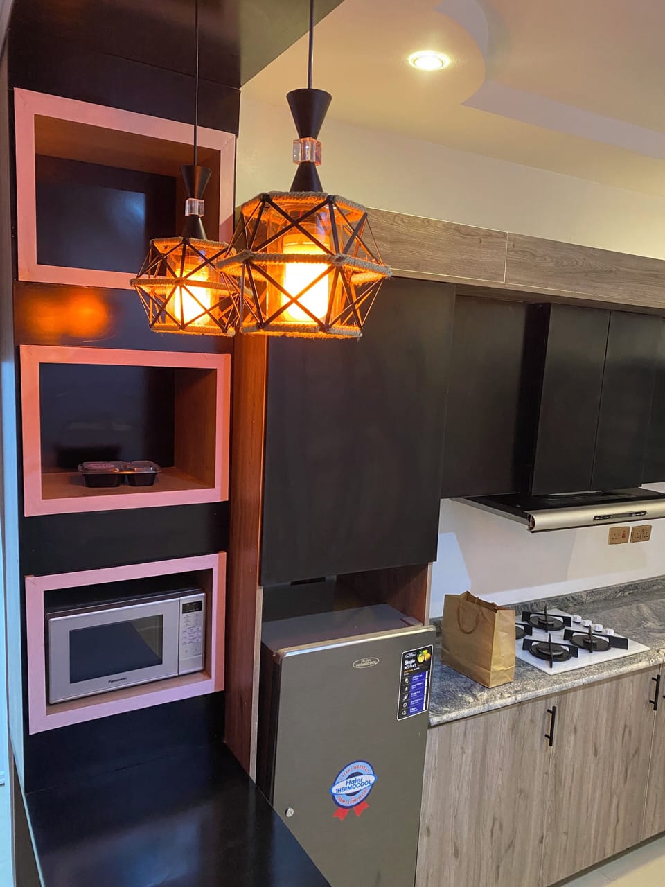 Double Room | Private kitchen | Mini-fridge, microwave, stovetop, cookware/dishes/utensils