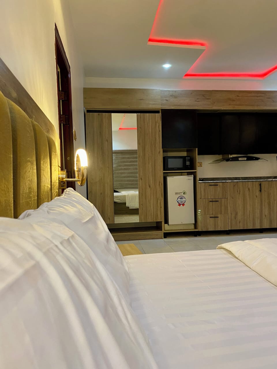 Studio Suite | Free WiFi