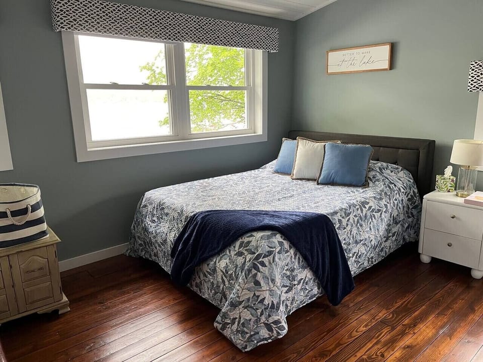 upstairs bedroom 2