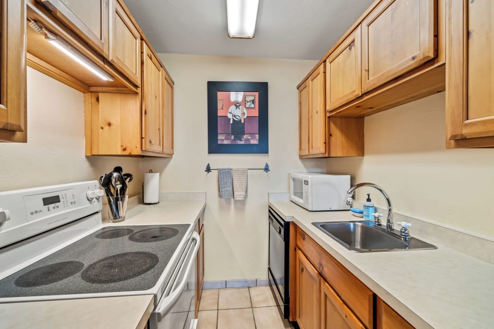 Kitchen has everything you need to make all your meals