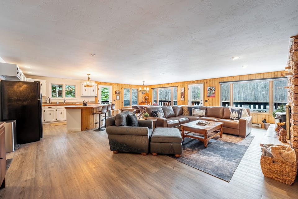 view of great room from entryway