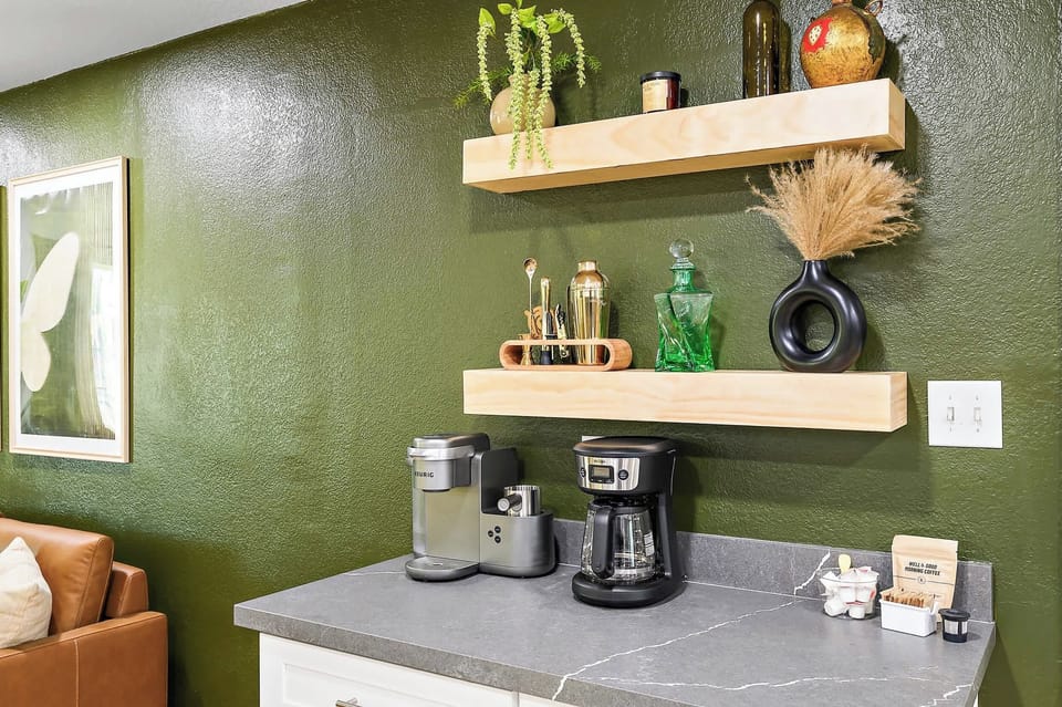 Brew your perfect cup – whether you prefer single-serve with the K-Duo or a full pot with the classic drip coffee maker.