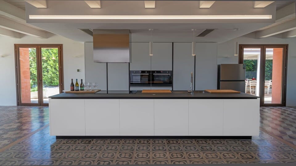Property, Furniture, Cabinetry, Building, Wood, Countertop, Interior Design, Flooring, Floor, Wall