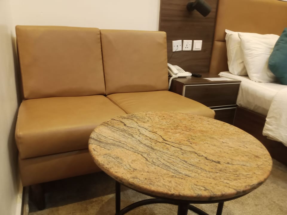 Deluxe Suite | 1 bedroom, desk, laptop workspace, free WiFi