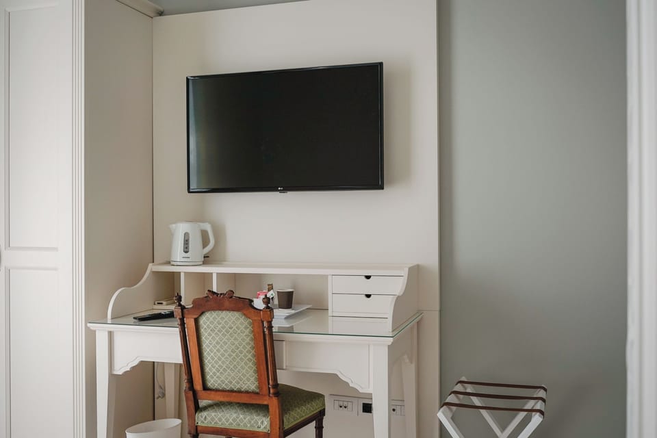 Comfort Double Room, Balcony, Park View | Desk, laptop workspace, blackout drapes, free WiFi