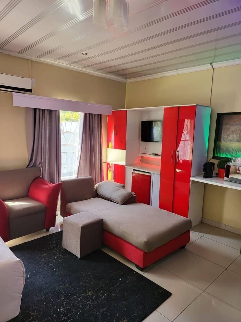 Studio, Non Smoking | Laptop workspace, iron/ironing board, free WiFi