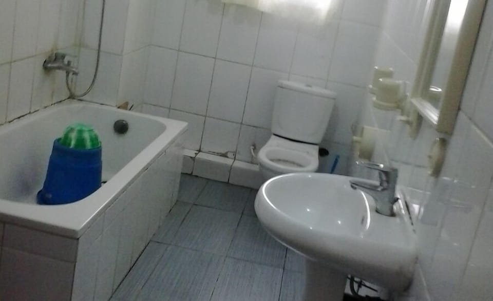 Deluxe Room, Balcony, City View | Bathroom | Free toiletries, hair dryer, towels, soap