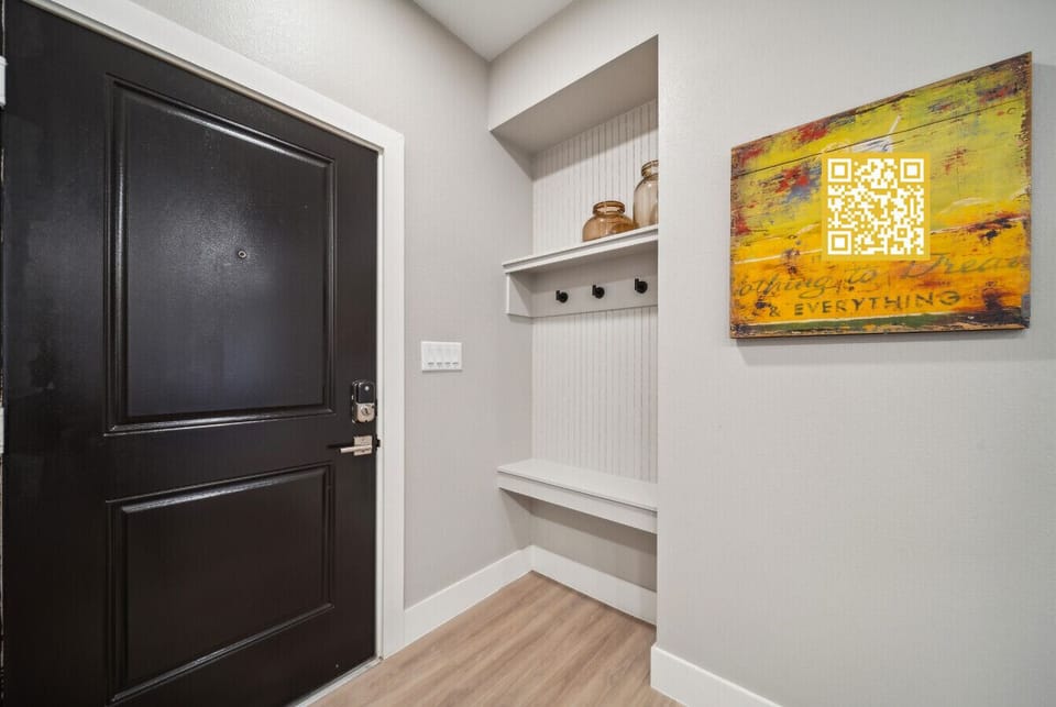 2 Bedroom Entrance