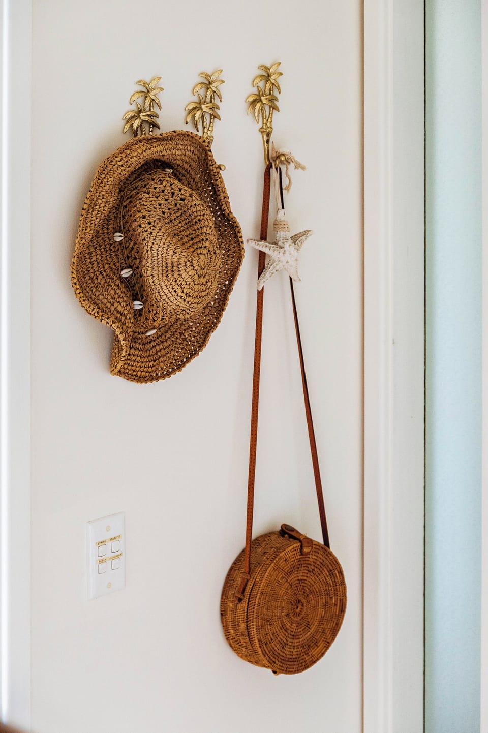 Entry Downstairs Deco 01