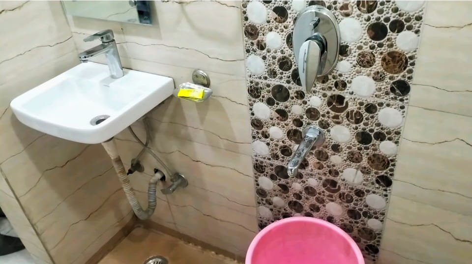 Standard Double Room, City View | Bathroom | Shower, free toiletries, slippers, towels