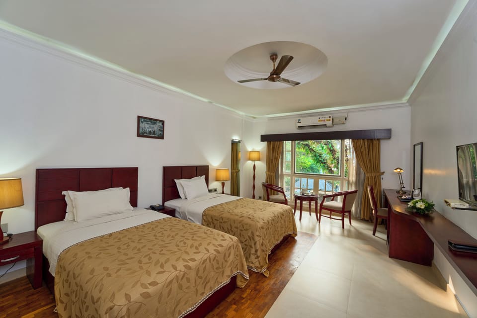 Deluxe Double Room, 1 Bedroom, Air conditioning, Bay View | Living area | TV, printers