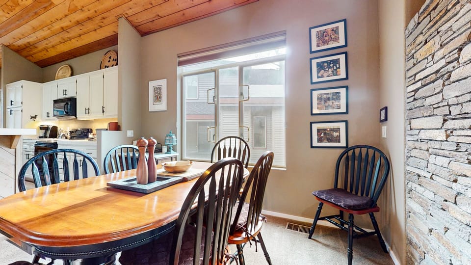Condo, 3 Bedrooms | Dining