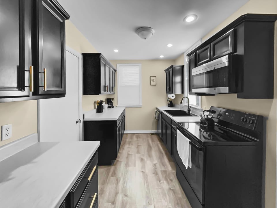 House, 5 Bedrooms | Private kitchen | Fridge, oven, coffee/tea maker, toaster