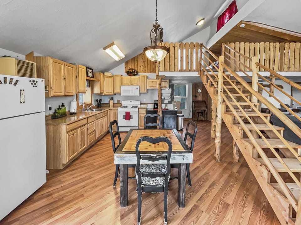 Cabin, 1 Bedroom | Private kitchen | Coffee/tea maker, fridge, oven, toaster