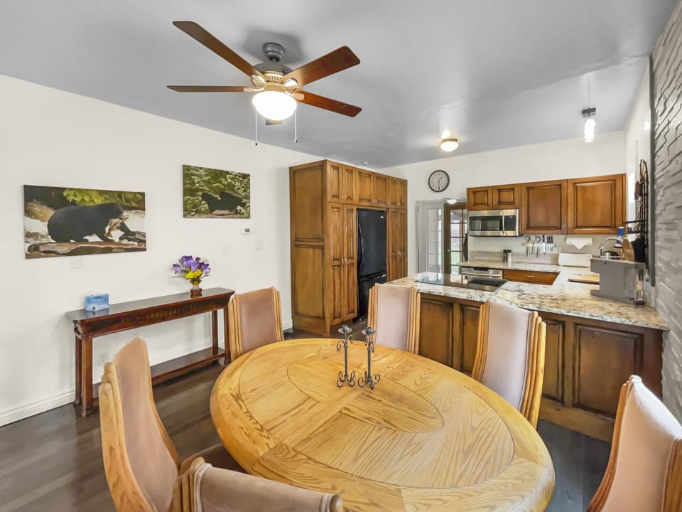 Cottage, 2 Bedrooms | Dining