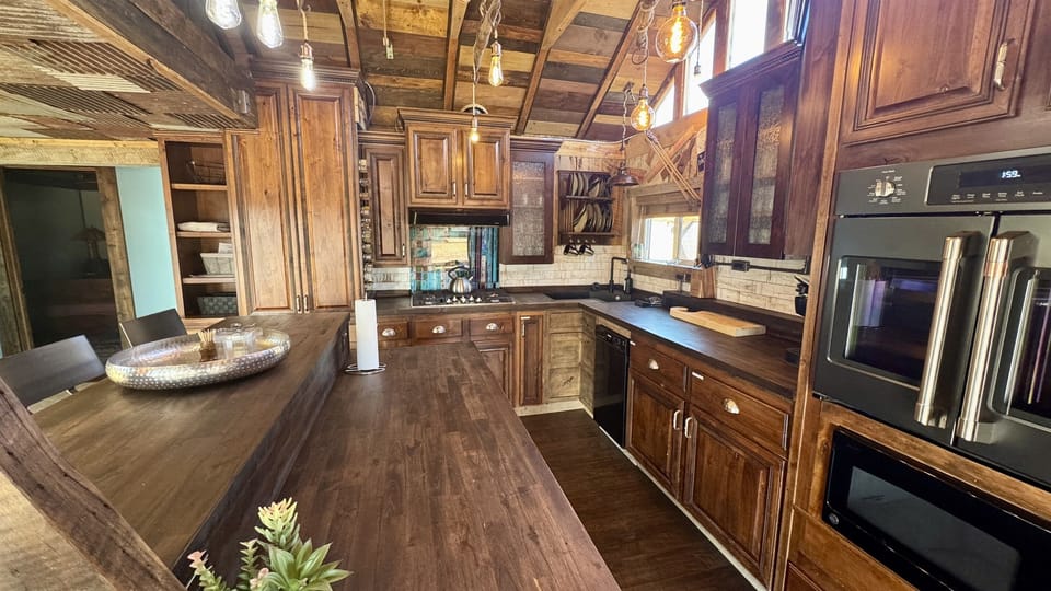 Fully Equipped Kitchen with so much character!