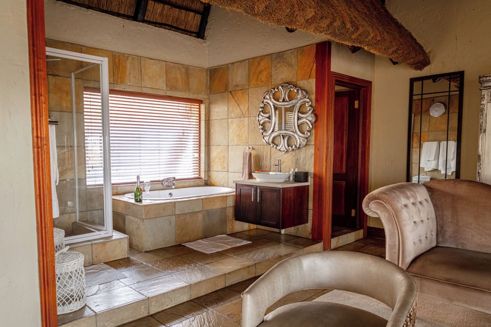 Room, 1 Bedroom, Patio, Garden View | Bathroom