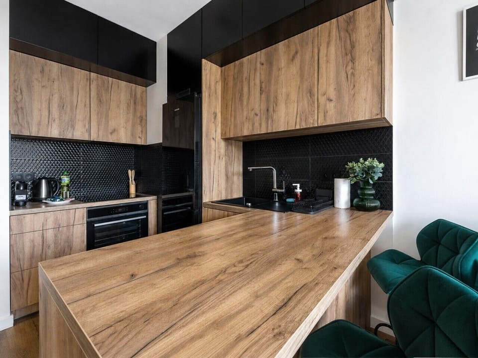 Dining Area | Book Now with RENTUJEMY.COM
