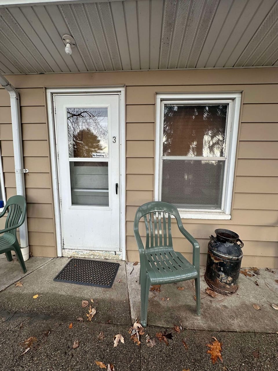 Room 3 with seating outside