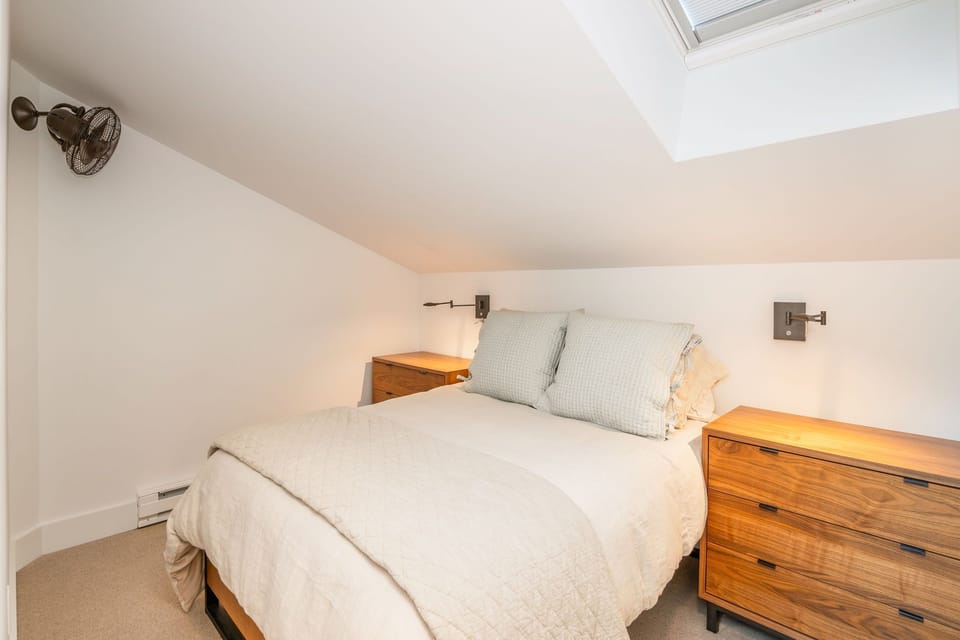 Queen bedroom upstairs