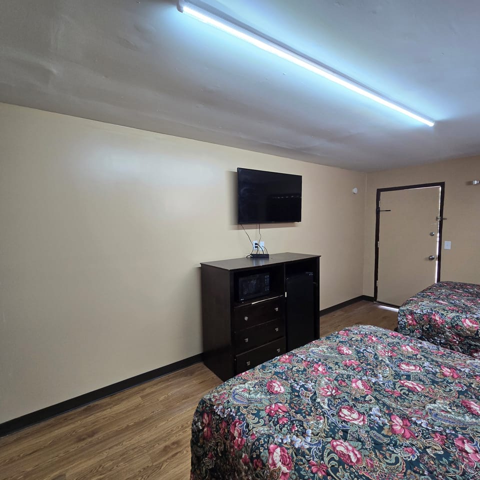 Family Double Room, City View | Desk, laptop workspace, free WiFi