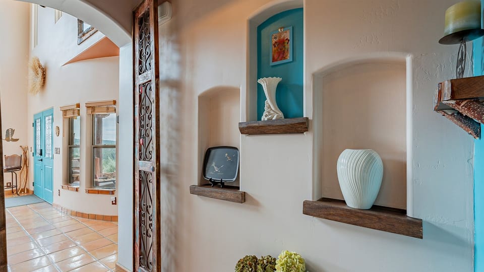 Decorative Santa-Fe elements can be found throughout