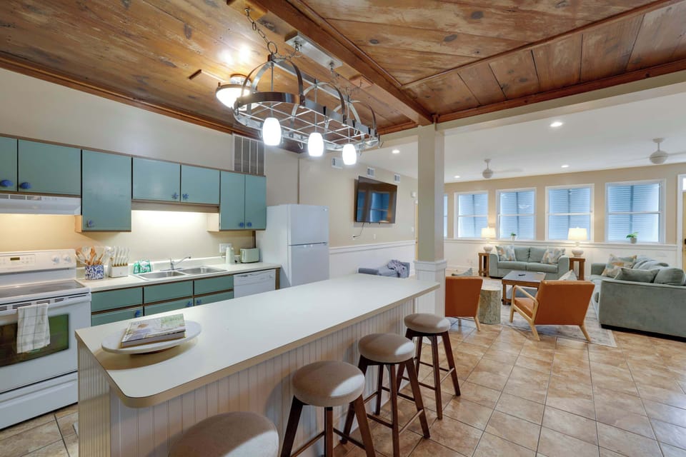 Kitchen with bar seating for kids or finishing up work while starting vacation time!