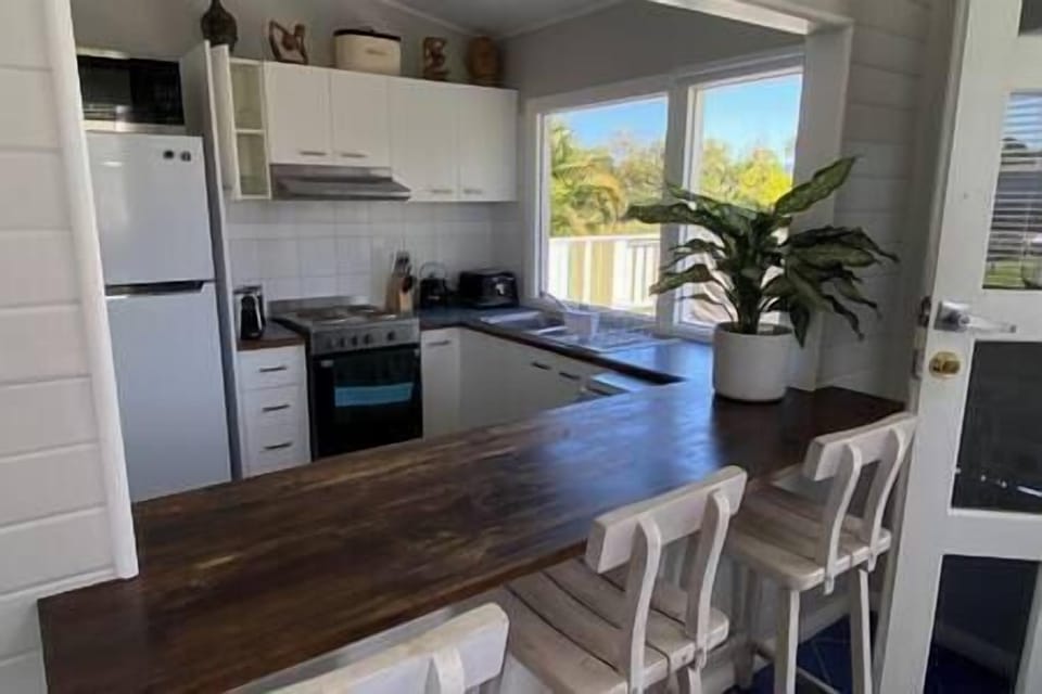 Fully equipped kitchen (1)