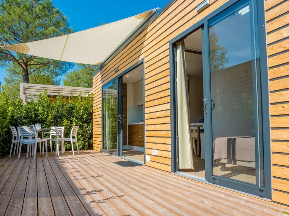 Table, Property, Furniture, Tableware, Chair, Interior Design, Lighting, Shade, Tree, Real Estate