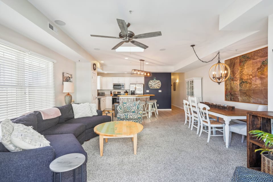 Main Level,Living Room,