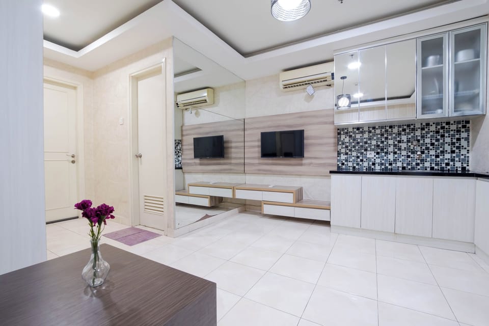 Deluxe Apartment, 1 Bedroom, Balcony, City View | Living room