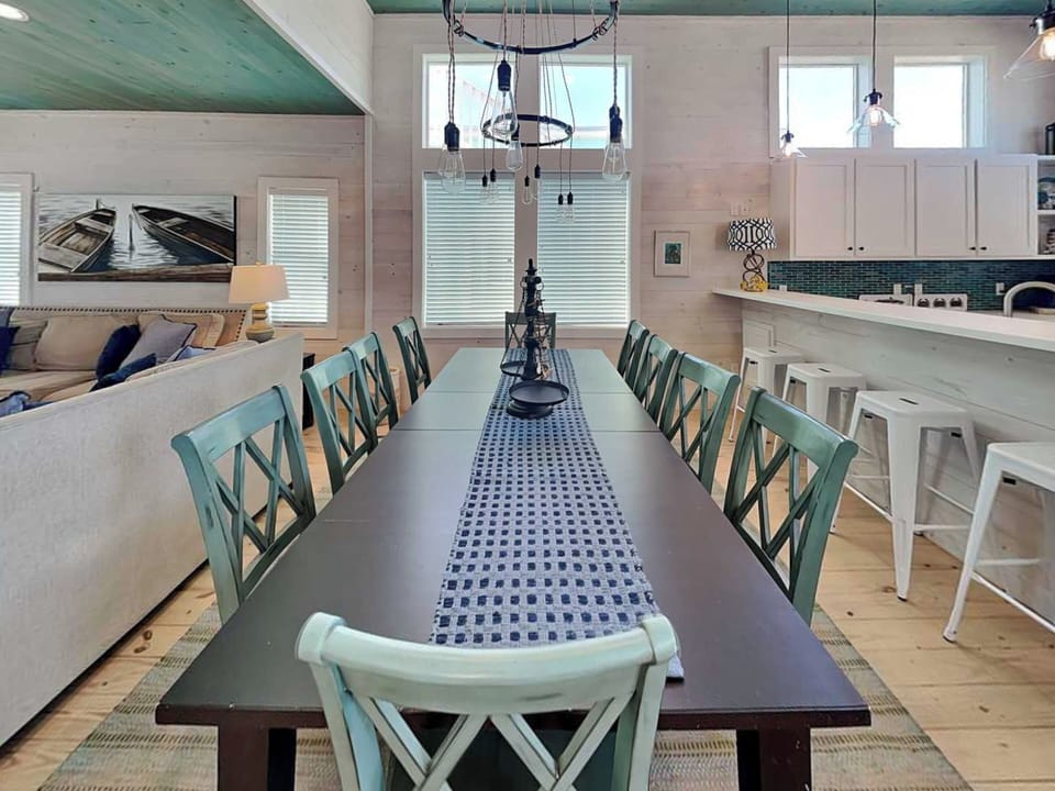 Dining Area - Seating for 8 - Third Floor