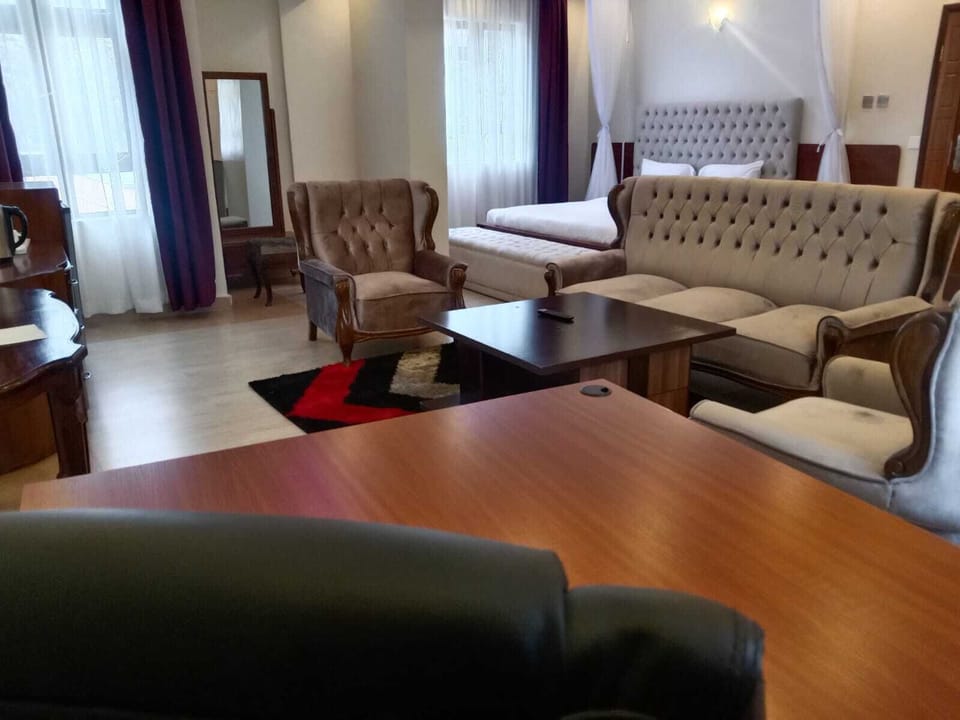 Comfort Suite, Balcony | Living area