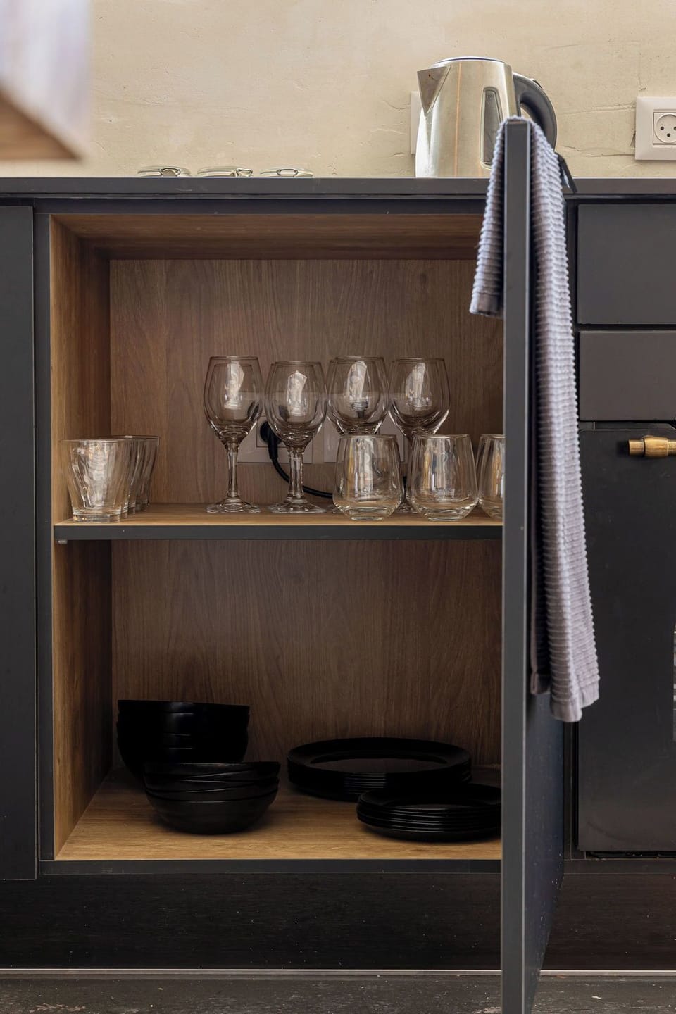 Premium Studio Suite, Balcony, City View | Private kitchen | Fridge, microwave, oven, stovetop